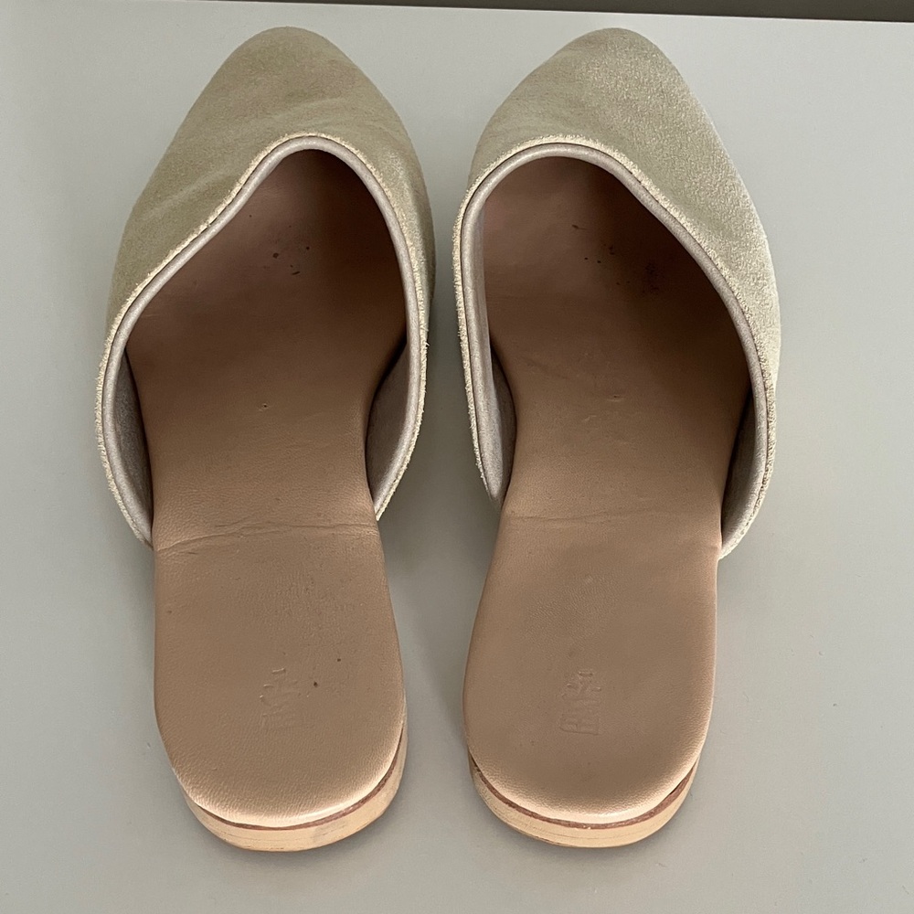 The Lei Studio Slides - Picture 4 of 6